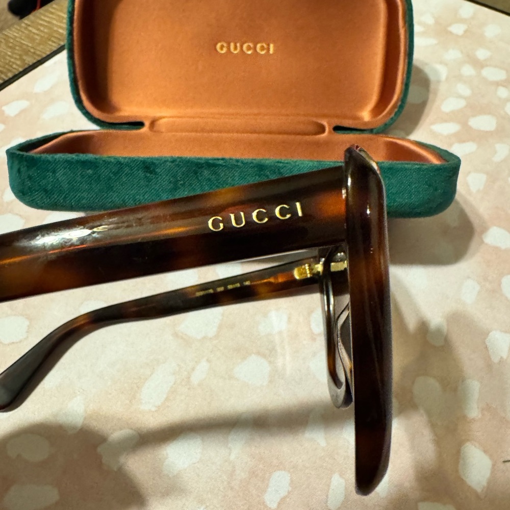 Gucci Oversized Cat Eye Sunglasses in Tortoise - Picture 3 of 8